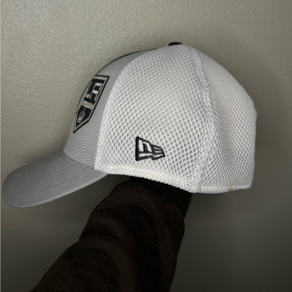 Los Angeles Kings New Era 39THIRTY Vintage Hockey Fitted White Hat - Picture 3 of 6